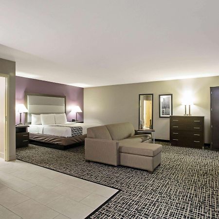 La Quinta Inn By Wyndham Radford Exterior photo