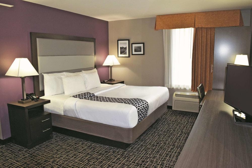 La Quinta Inn By Wyndham Radford Exterior photo