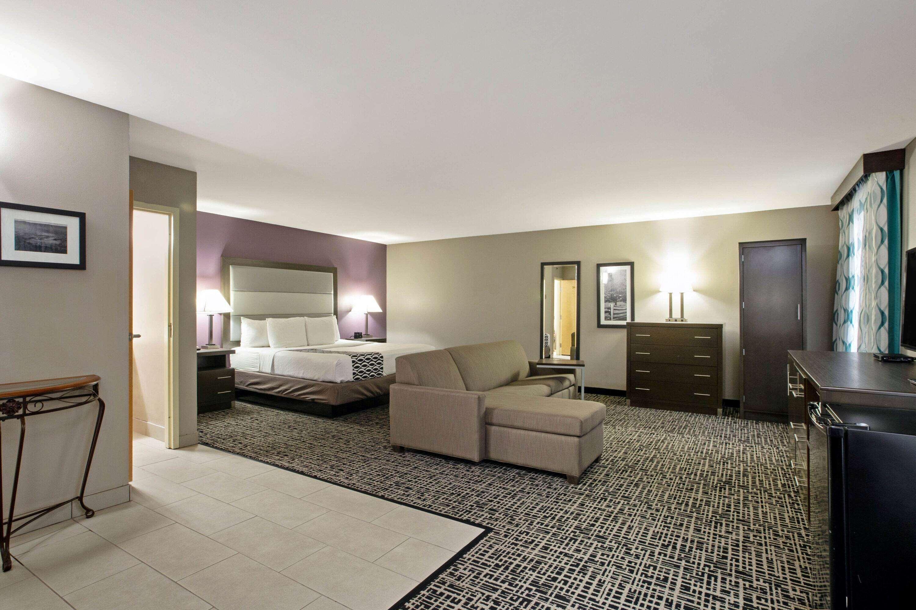La Quinta Inn By Wyndham Radford Exterior photo