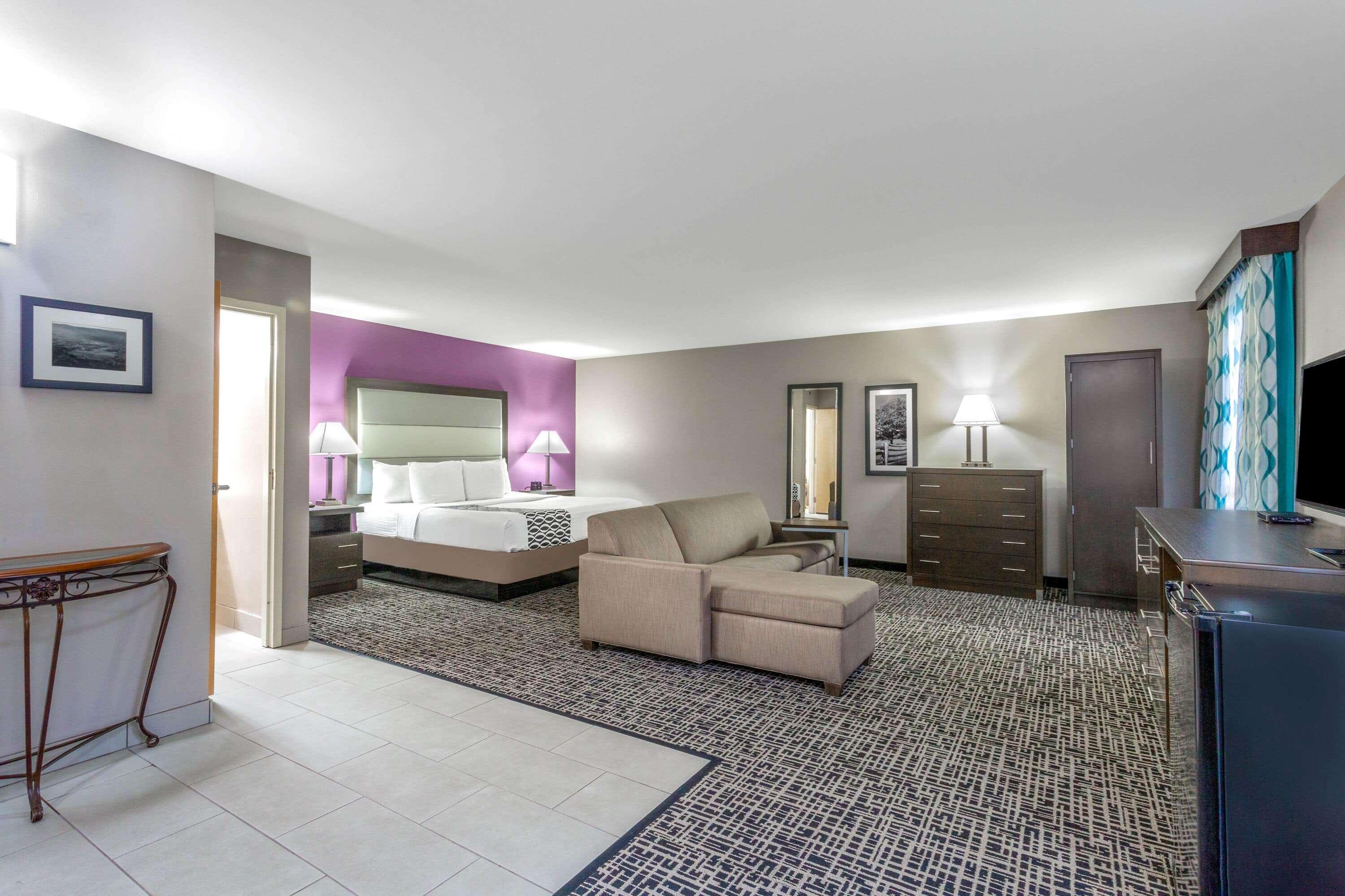 La Quinta Inn By Wyndham Radford Exterior photo