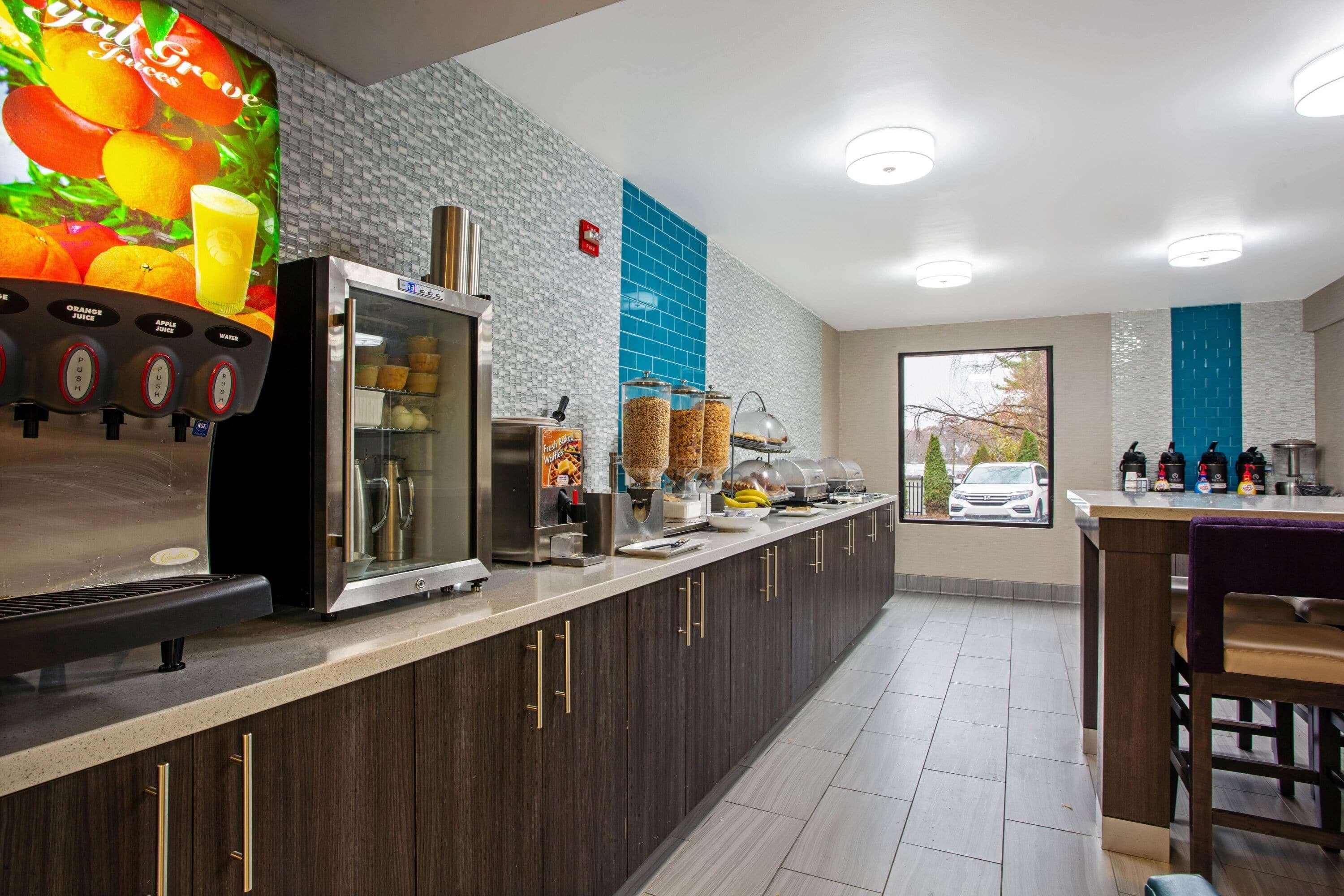 La Quinta Inn By Wyndham Radford Exterior photo