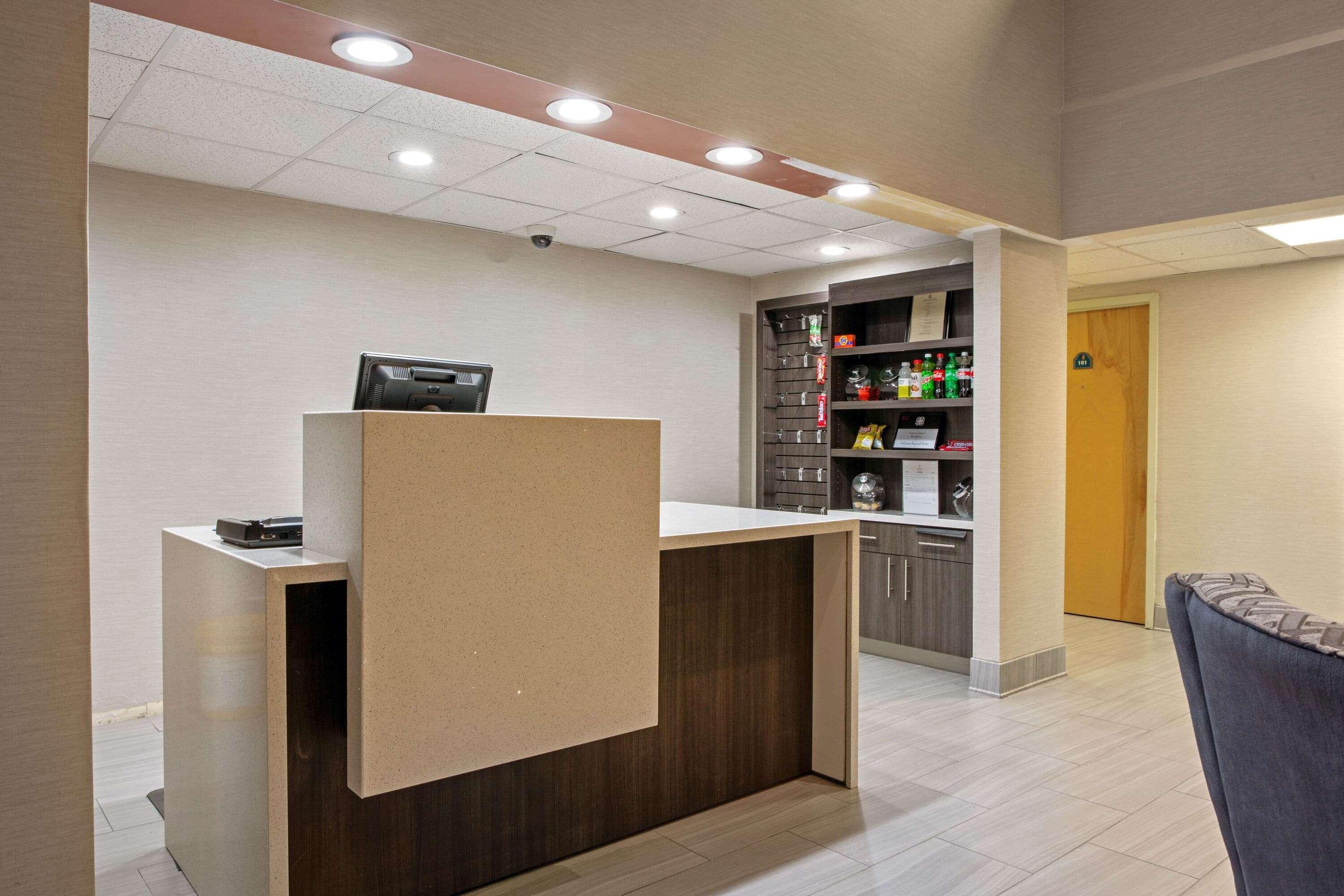 La Quinta Inn By Wyndham Radford Exterior photo