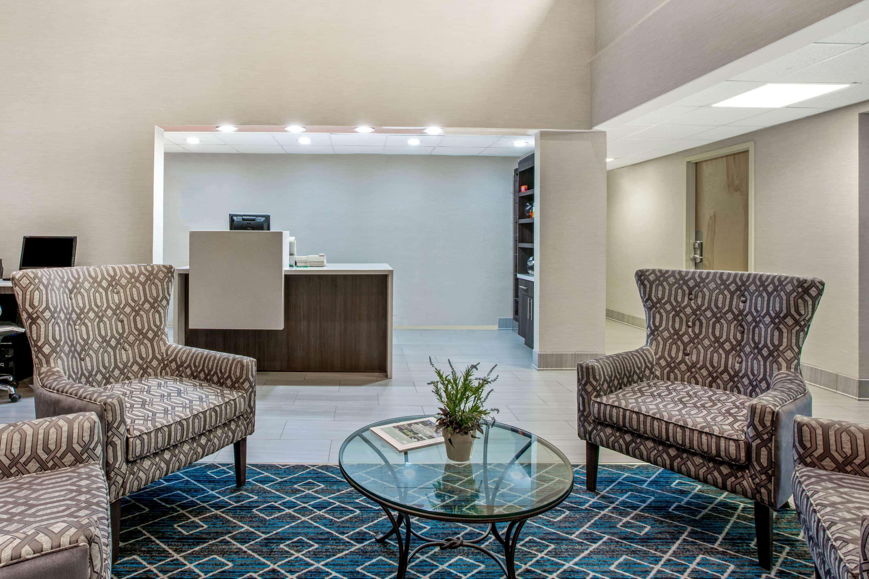 La Quinta Inn By Wyndham Radford Exterior photo