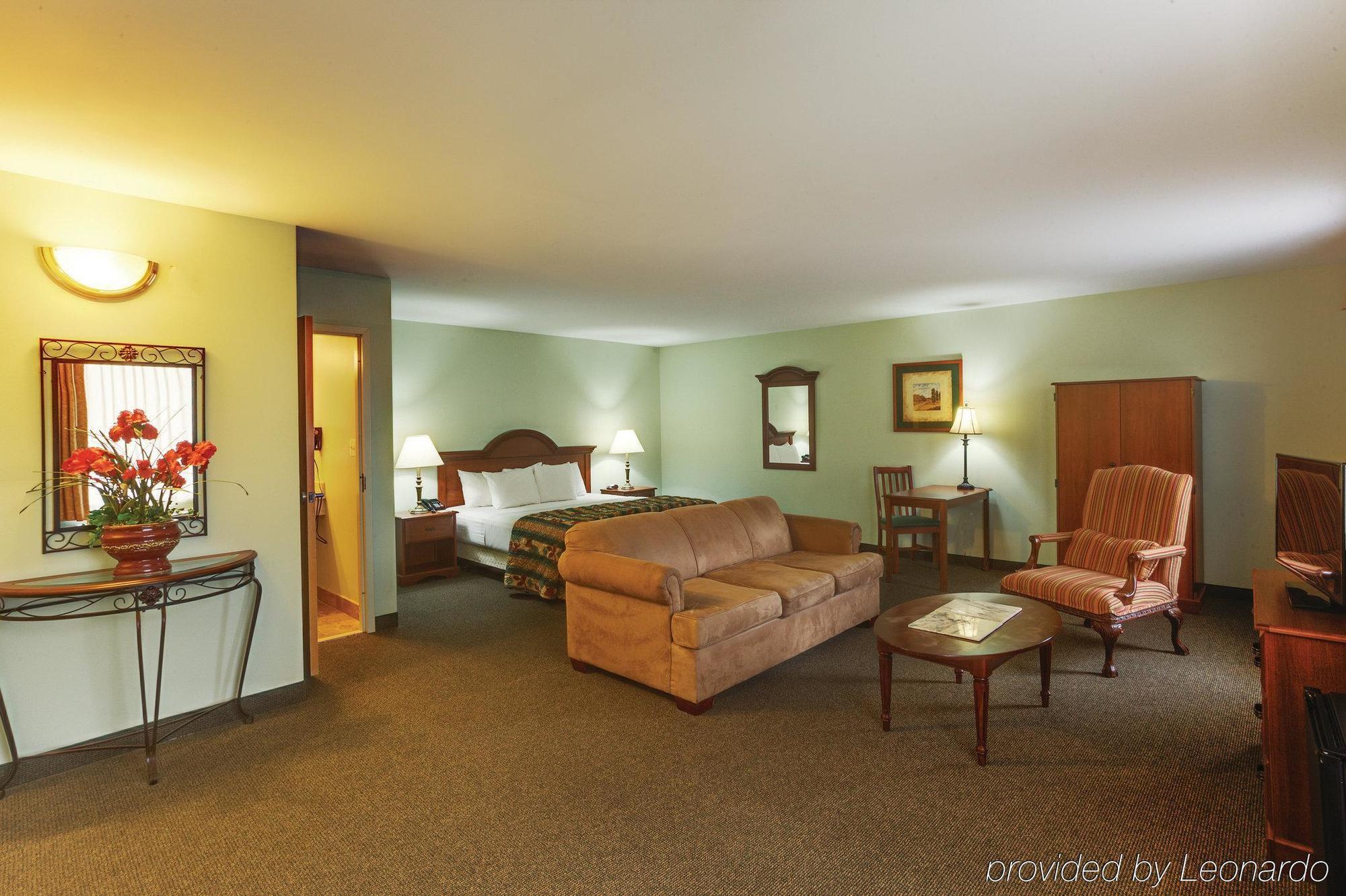 La Quinta Inn By Wyndham Radford Exterior photo