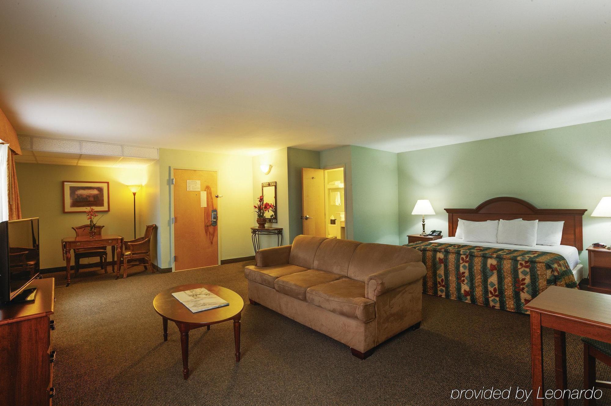 La Quinta Inn By Wyndham Radford Exterior photo