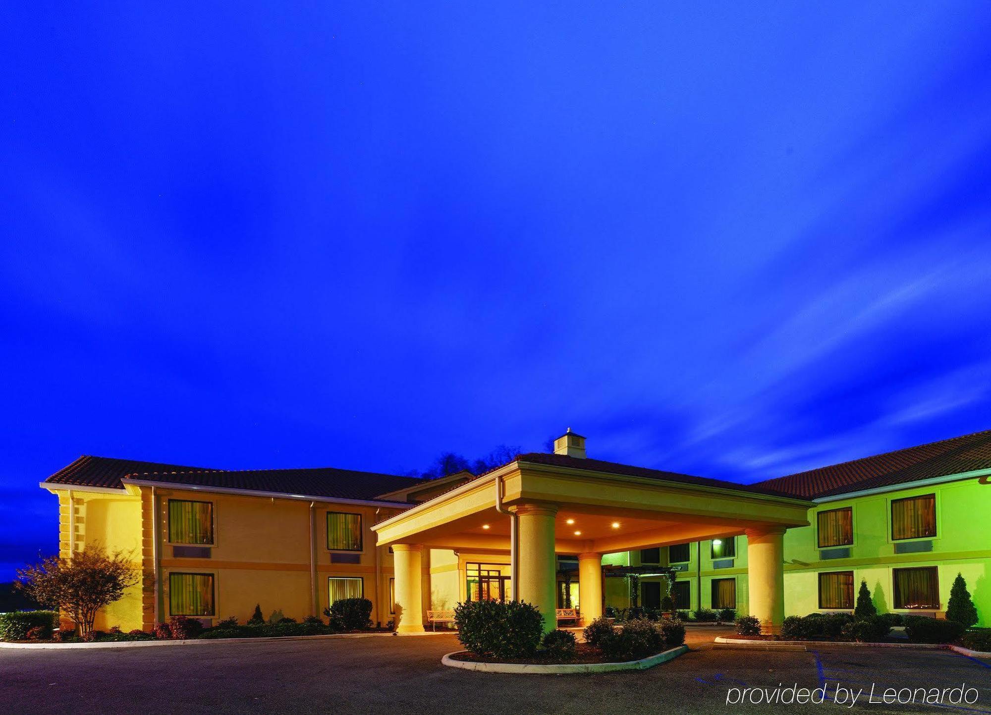 La Quinta Inn By Wyndham Radford Exterior photo